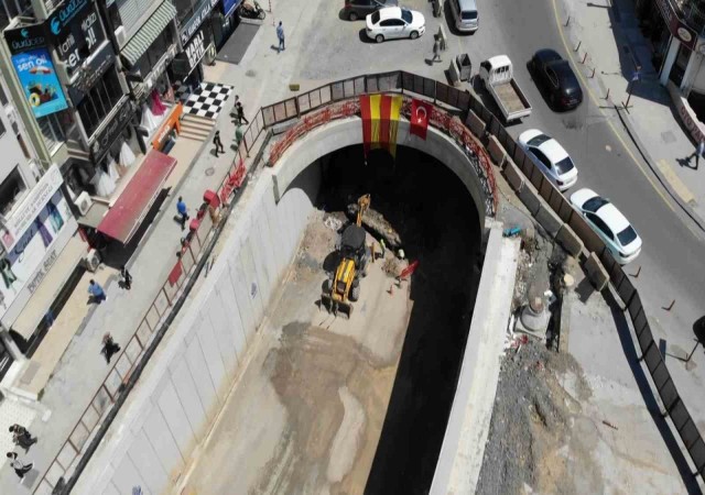 Maltepede tünel çalışmasında doğal gaz patlaması: Yol yayalara kapatıldı