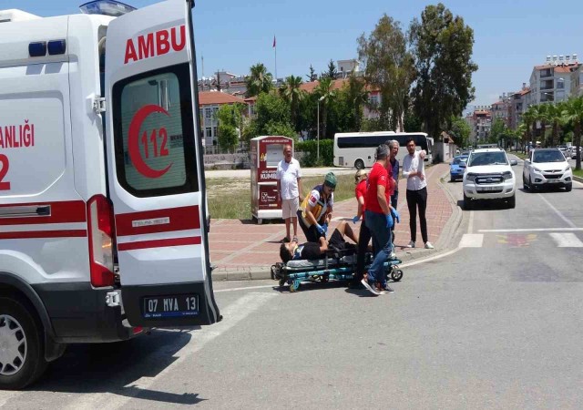 Manavgatta otomobil ile motosiklet çarpıştı: 1 yaralı