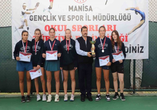 Manisada yapılan Okul Sporları Tenis Türkiye Şampiyonası sona erdi