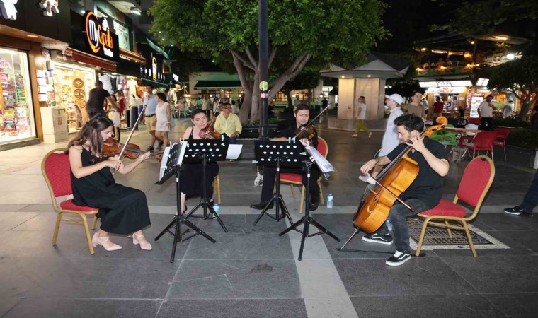 Marmariste sanat sokağa taştı