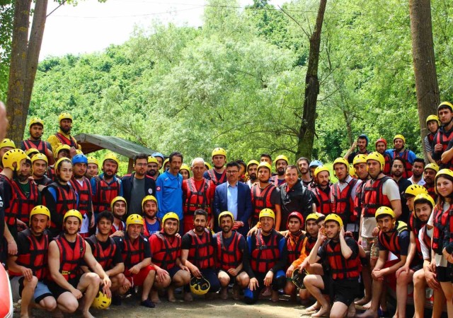 Masa tenisi için geldiler rafting yaptılar