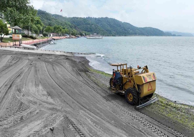 Mavi Bayraklı Sevgi ve Barış Plajı temizlendi