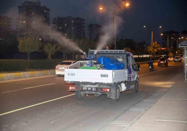 Mersin Büyükşehir Belediyesi ekiplerinin yoğun ilaçlama mesaisi