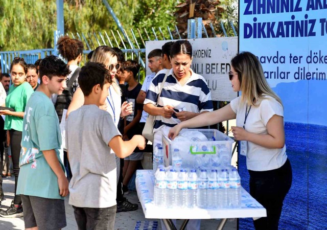 Mersin Büyükşehir Belediyesi LGSye giren öğrencilerin heyecanına ortak oldu