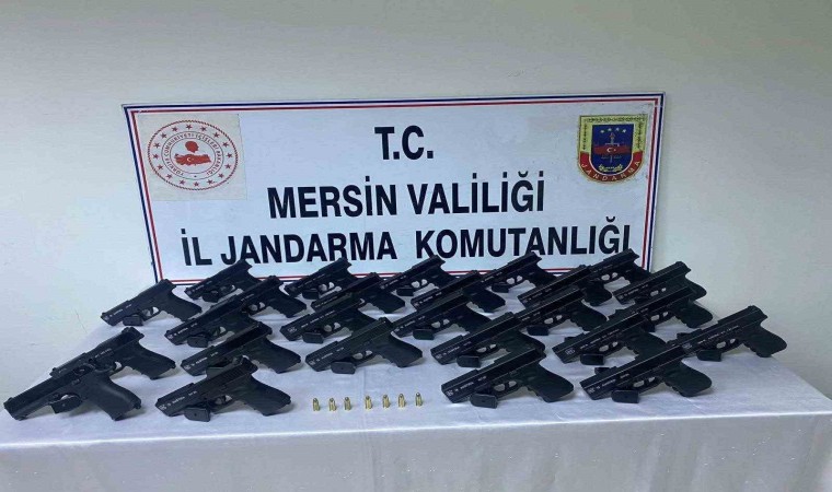 Mersinde bir kamyonette 26 tabanca ele geçirildi: 4 tutuklama