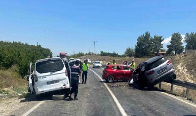 Mersinde zincirleme trafik kazası: 9 yaralı