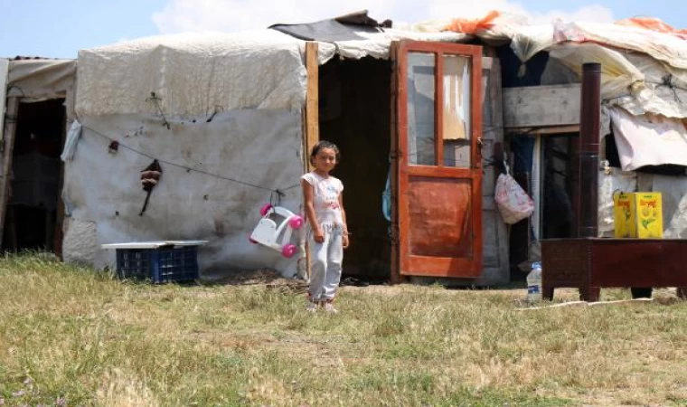 Meslekleri zamana yenilen Romanlar, çadırlarda kalıp mevsimlik işçilik yapıyor