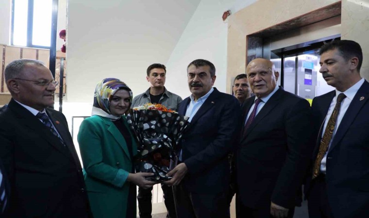 Milli Eğitim Bakanı Tekin, Bayburt Belediyesini ziyaret etti