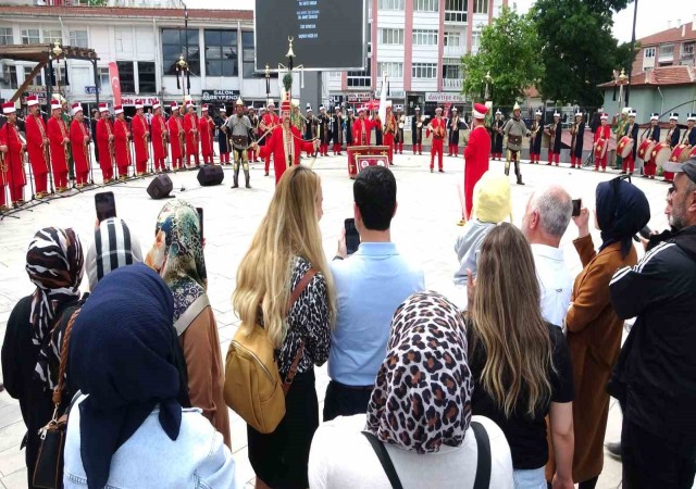 Milli Savunma Bakanlığı Mehteran Birliği, Kütahyada konser verdi