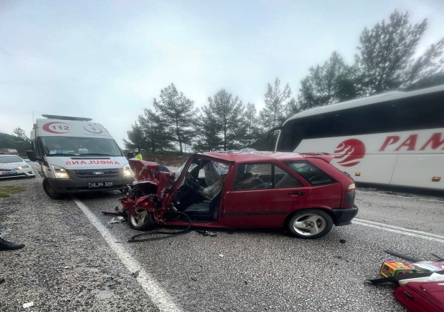 Muğlada yolcu otobüsü ile otomobil çarpıştı: 2 ölü