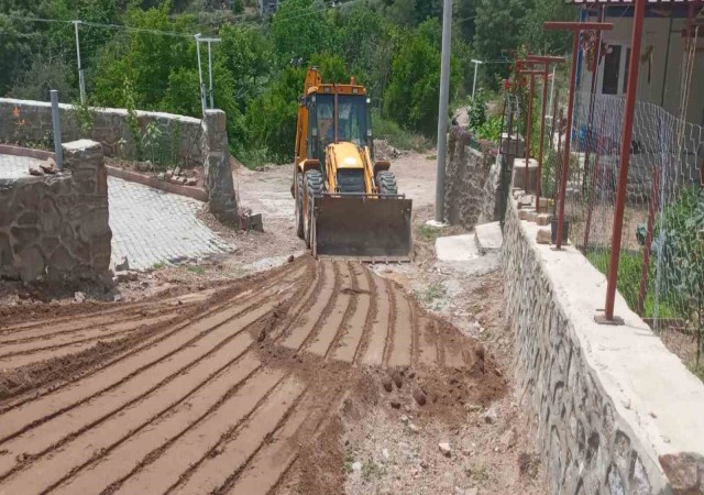 Nazilli Belediyesi Ketenova Mahallesinde yol çalışmalarına başladı