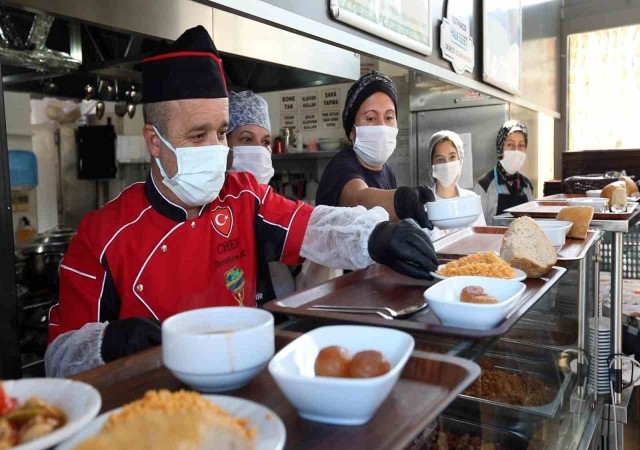 Nazilli Uğur Mumcu Parkında Büyükşehir Belediyesi Park Kafe hizmete açılıyor