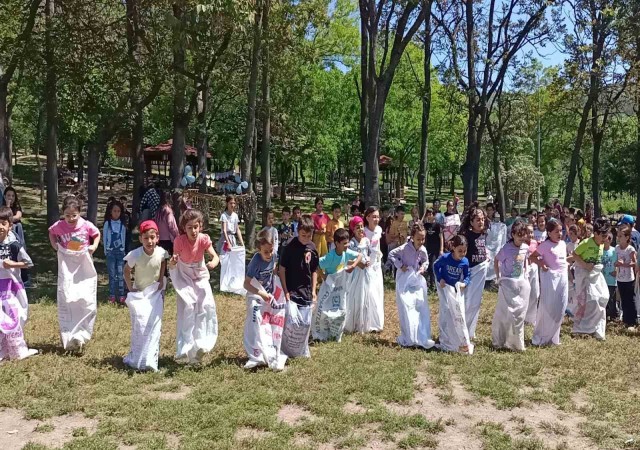 Öğrenciler yılın stresini geleneksel oyunlarla attı