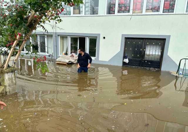 Orduda sel: Evler ve tarım arazileri sular altında kaldı