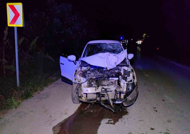 Otomobille çarpışan motosikletin sürücüsü öldü, yakınları otomobil sürücüsünü linç etmek istedi