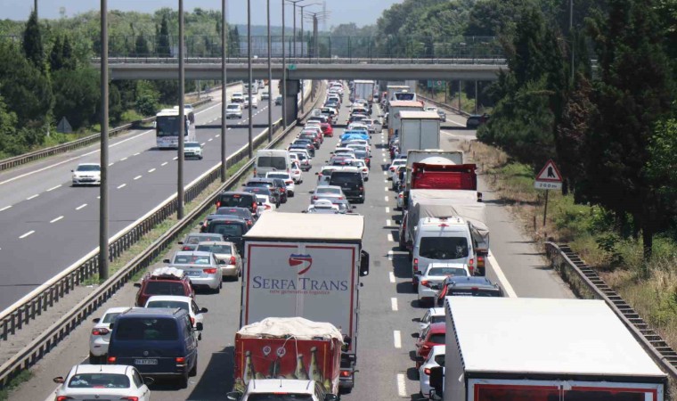 Otoyol Sakarya geçişinde trafik durma noktasına geldi