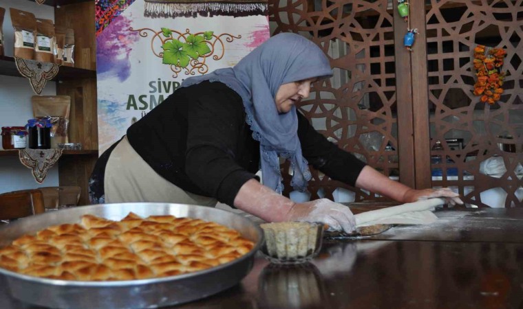 (ÖZEL) Bayramın yaklaşmasıyla Sivrihisarın özel muska baklavasına talepler arttı