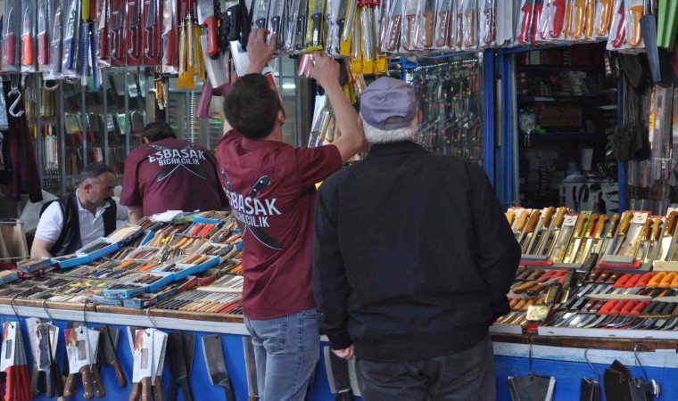 (ÖZEL) Bıçakçılar da sıra numarası vermeye başladı