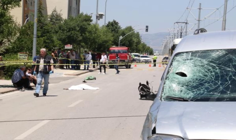 Pazar alışverişinden dönerken hafif ticari araç çarptı, öldü