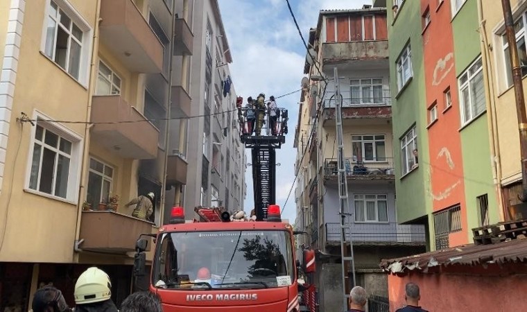 Pendikte bayram günü korkutan yangın: Mahsur kalanlar kurtarıldı