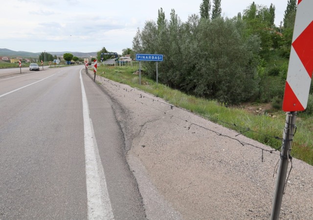 Pınarbaşı halkı: Yollar delik deşik, kaldırımlar eğit bükük