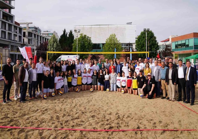 Plaj voleybolu festivali başladı