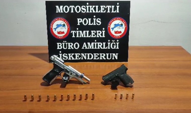 Polis, 2 şüpheliyi ruhsatsız silahlarla yakaladı