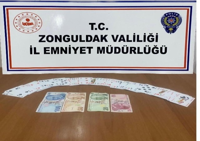 Polis uygulamasında uyuşturucu ele geçirildi, 4 kişi yakalandı