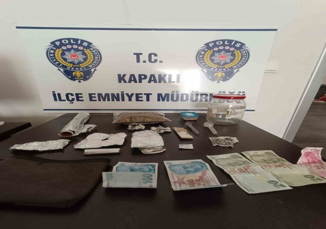 Polis uyuşturucu tacirini de, müşterilerini de gözaltına aldı