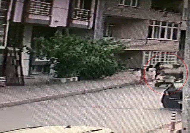 Polisten kaçan motosikletli çocuğa çarptı