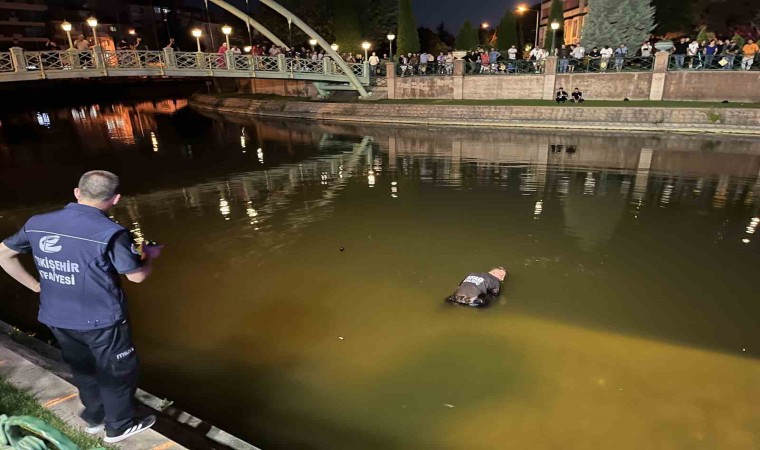 Porsuk Çayına atlayan bir genç kayboldu