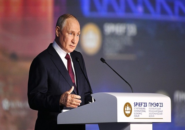 Putin: Yahudi dostlarım Zelenskiyden utanıyor