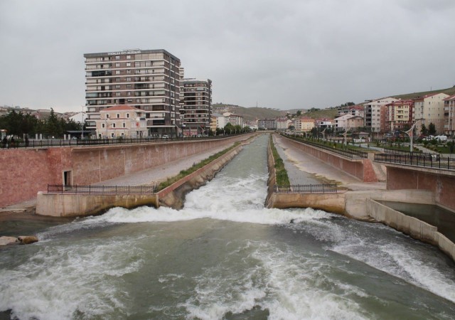 Rafting yapmak isteyen gençlerin diyaloğu yüzlerde tebessüm oluşturdu