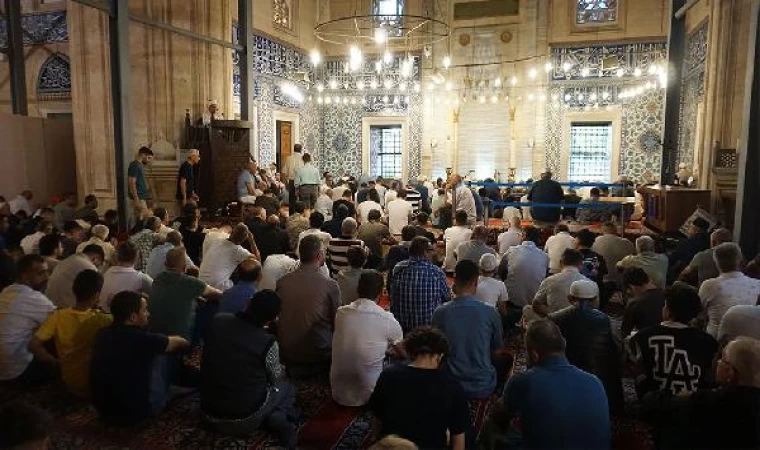 Restorasyonu süren Selimiye Camii’nde bayram namazı