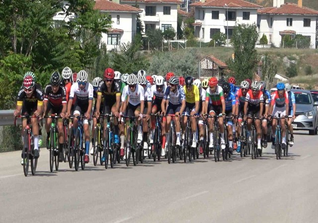 Road Race Kırıkkale 2.2 UCI Uluslararası Bisiklet Yarışlarının ikinci gün etabı başladı