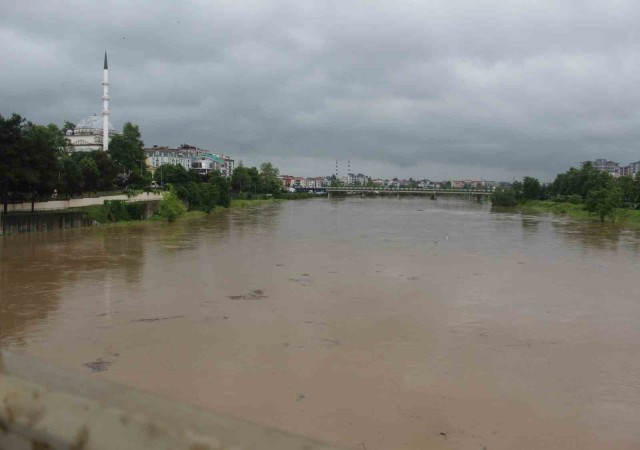 Sağanak, Yeşilırmak Nehrinin debisini yükseltti