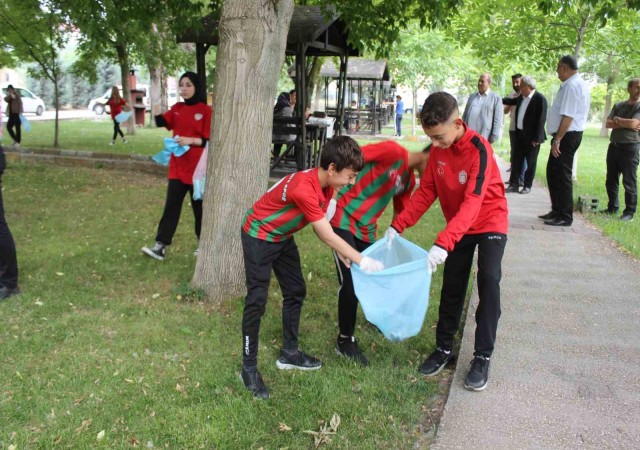 Sakarya Nehri kenarında temizlik yapıldı