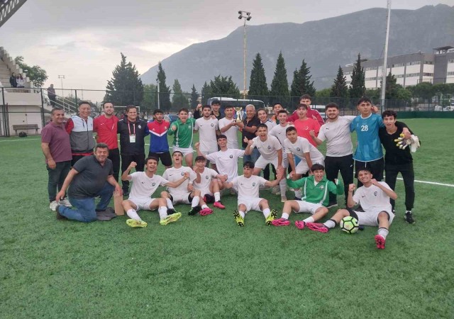 Salihli Belediyespor U17de şampiyon