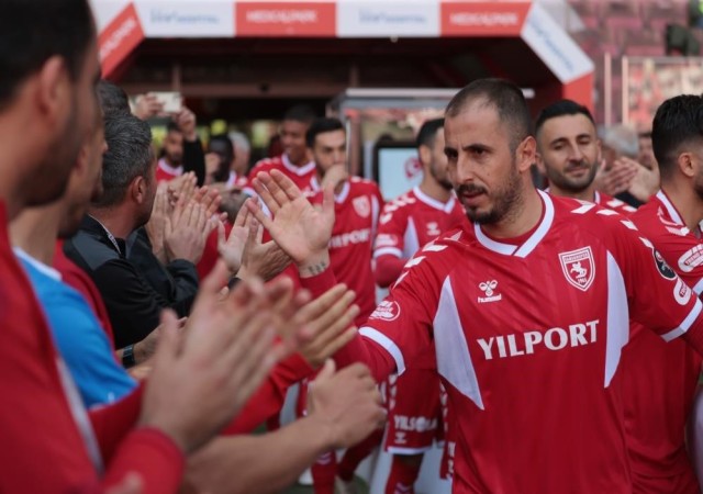 Şampiyon Samsunspor sahaya iniyor