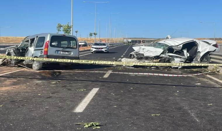 Şanlıurfa’da hafif ticari araç ile otomobil çarpıştı: 5 yaralı