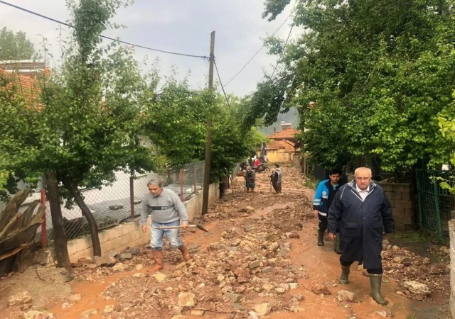 Sel Çamelinin iki mahallesini vurdu