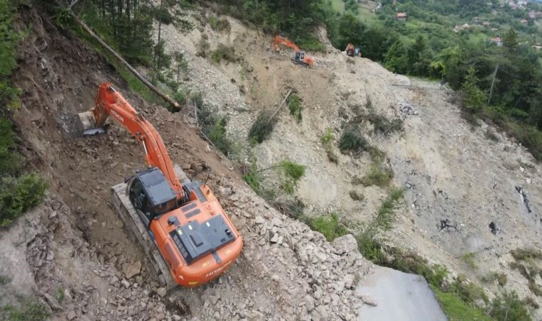 Sel ve heyelanların yıktığı yollar yeniden yapılıyor