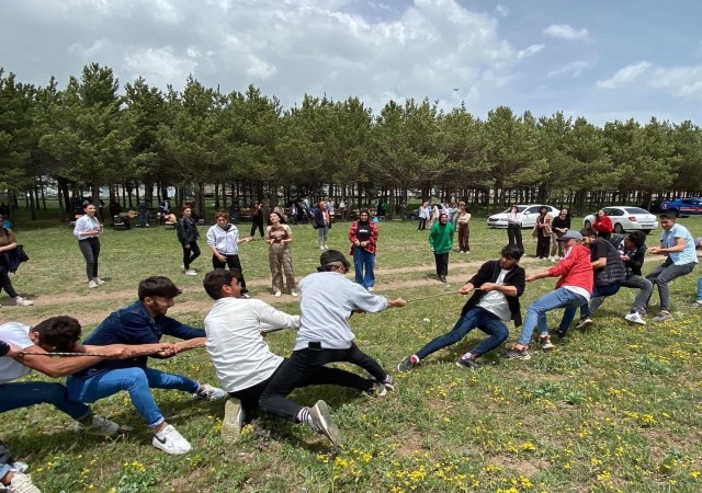 Selimde liseli öğrenciler gönüllerince eğlendi