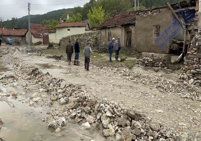 Selin vurduğun Seyitgazide yaralar sarılıyor