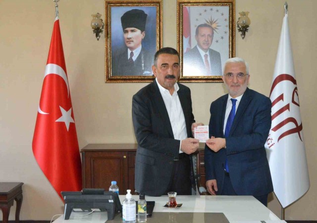 Siirt Valisi Hacıbektaşoğlu, kurban vekaletini Türkiye Diyanet Vakfına verdi