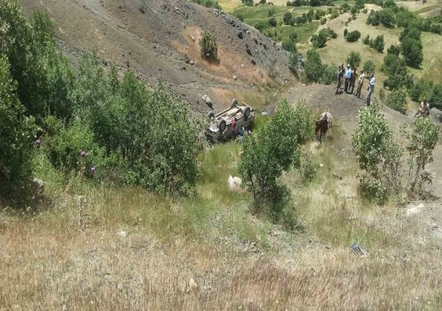 Siirtte kamyonet takla attı, sürücü kazayı yara almadan atlattı