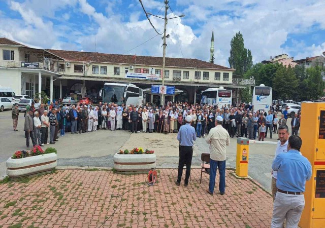 Simavda 17 hacı adayı kutsal topraklara uğurlandı