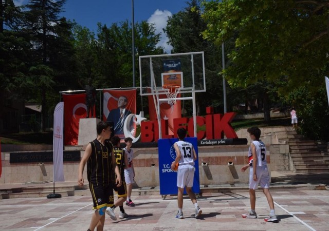 Sokaklar Bizim projesi kapsamında 3x3 Basketbol Turnuvası Marmara Bölgesi Finalleri Bilecikte yapıldı