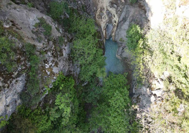 Spil Dağındaki Saklı Kanyon dron ile görüntülendi