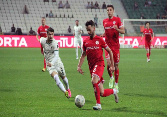 Spor Toto Süper Lig: Giresunspor: 1 - FTA Antalyaspor: 0 (İlk yarı)